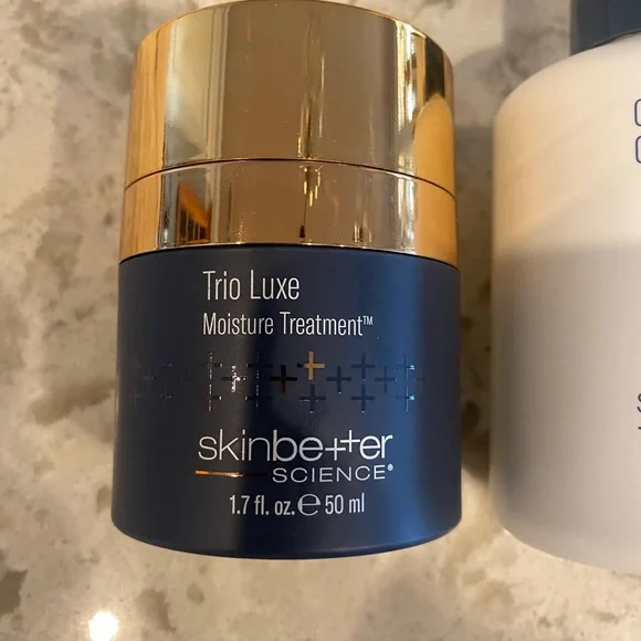Trio Luxe Moisture Treatment and Cleansing Gel Set - Picture 2 of 8
